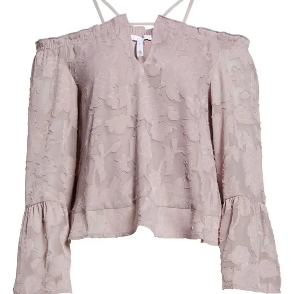 Leith Off the Shoulder Appliqué Blouse - Picture 3 of 6